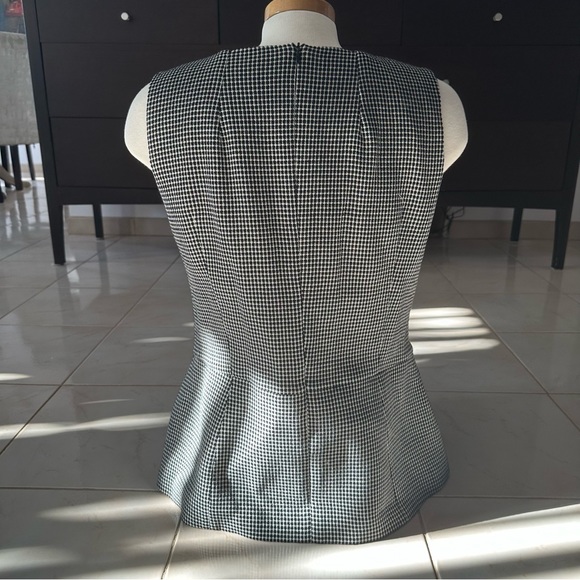 Escada Nakarana Black and White Peplum Sleeveless Top - Size 42 - EUC - Picture 2 of 7